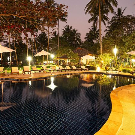 Lipa Lodge Beach Resort Lipa Noi Buitenkant foto