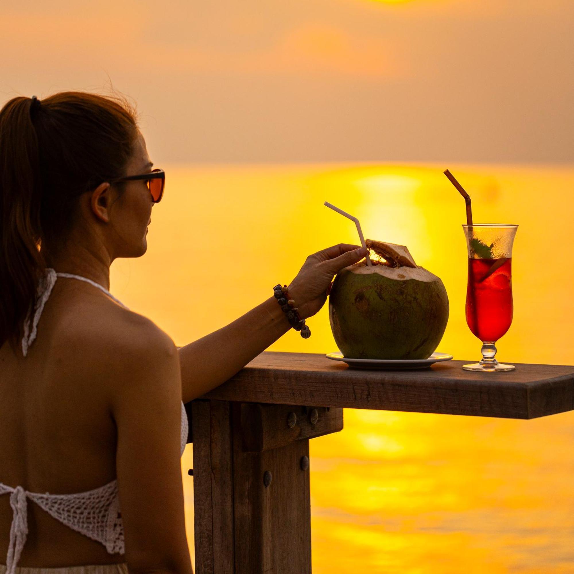 Lipa Lodge Beach Resort Lipa Noi Buitenkant foto