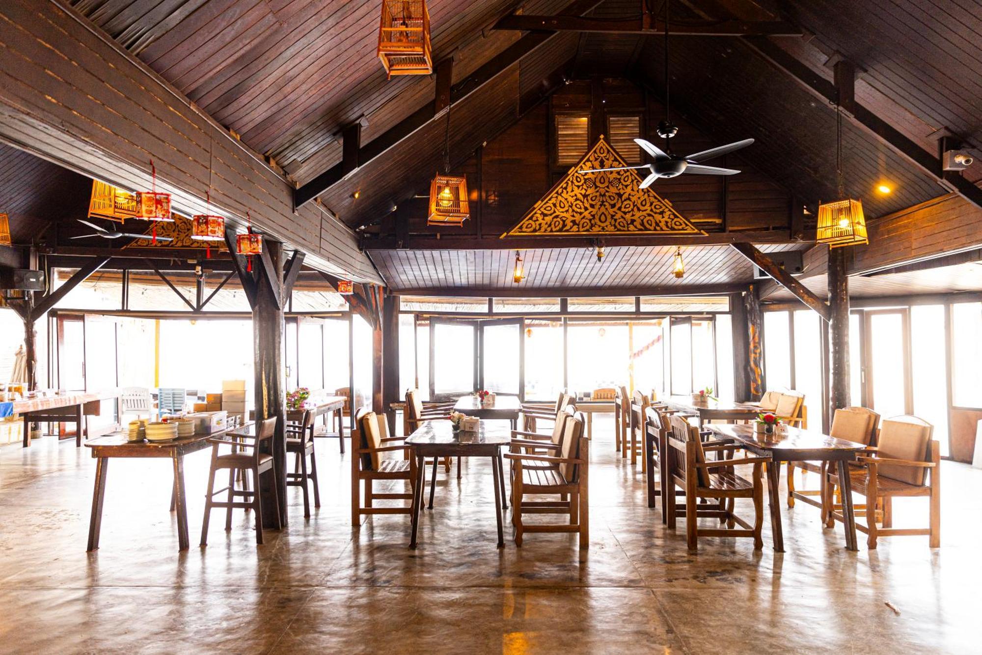 Lipa Lodge Beach Resort Lipa Noi Buitenkant foto