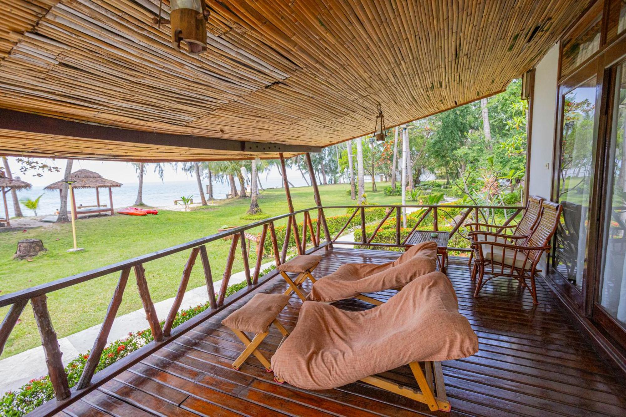 Lipa Lodge Beach Resort Lipa Noi Buitenkant foto