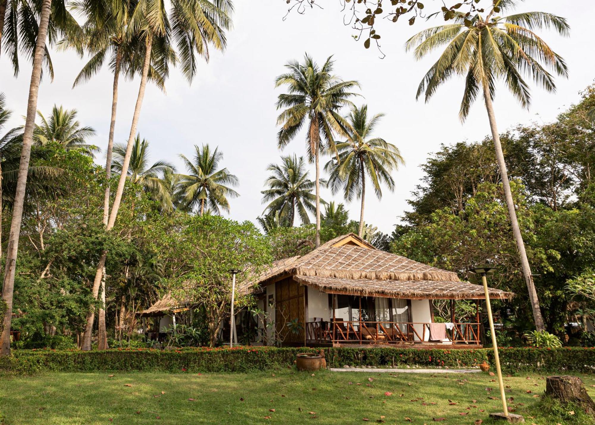 Lipa Lodge Beach Resort Lipa Noi Buitenkant foto