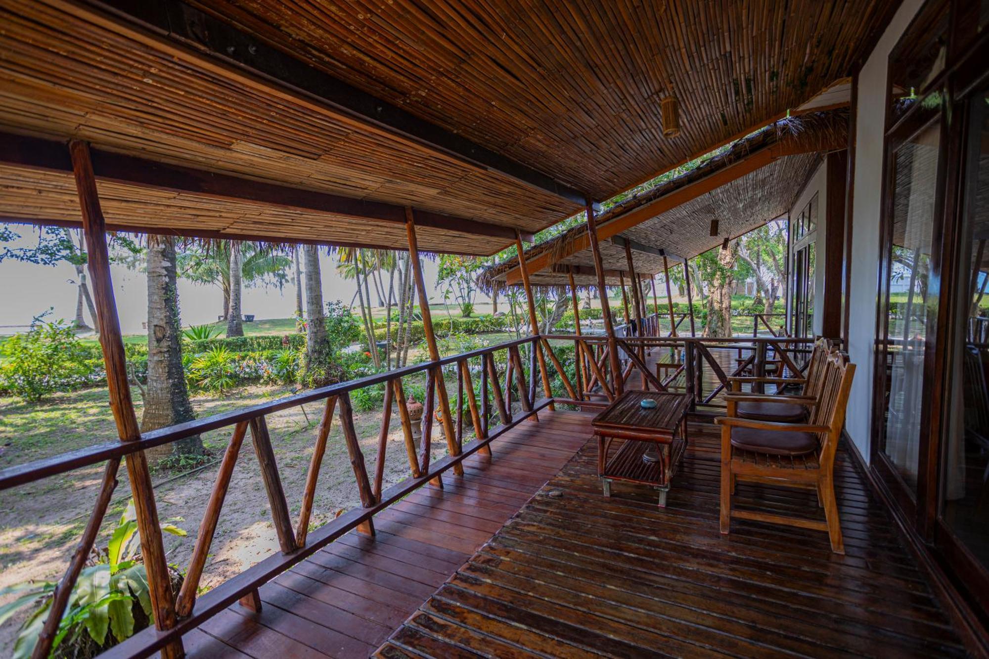 Lipa Lodge Beach Resort Lipa Noi Buitenkant foto