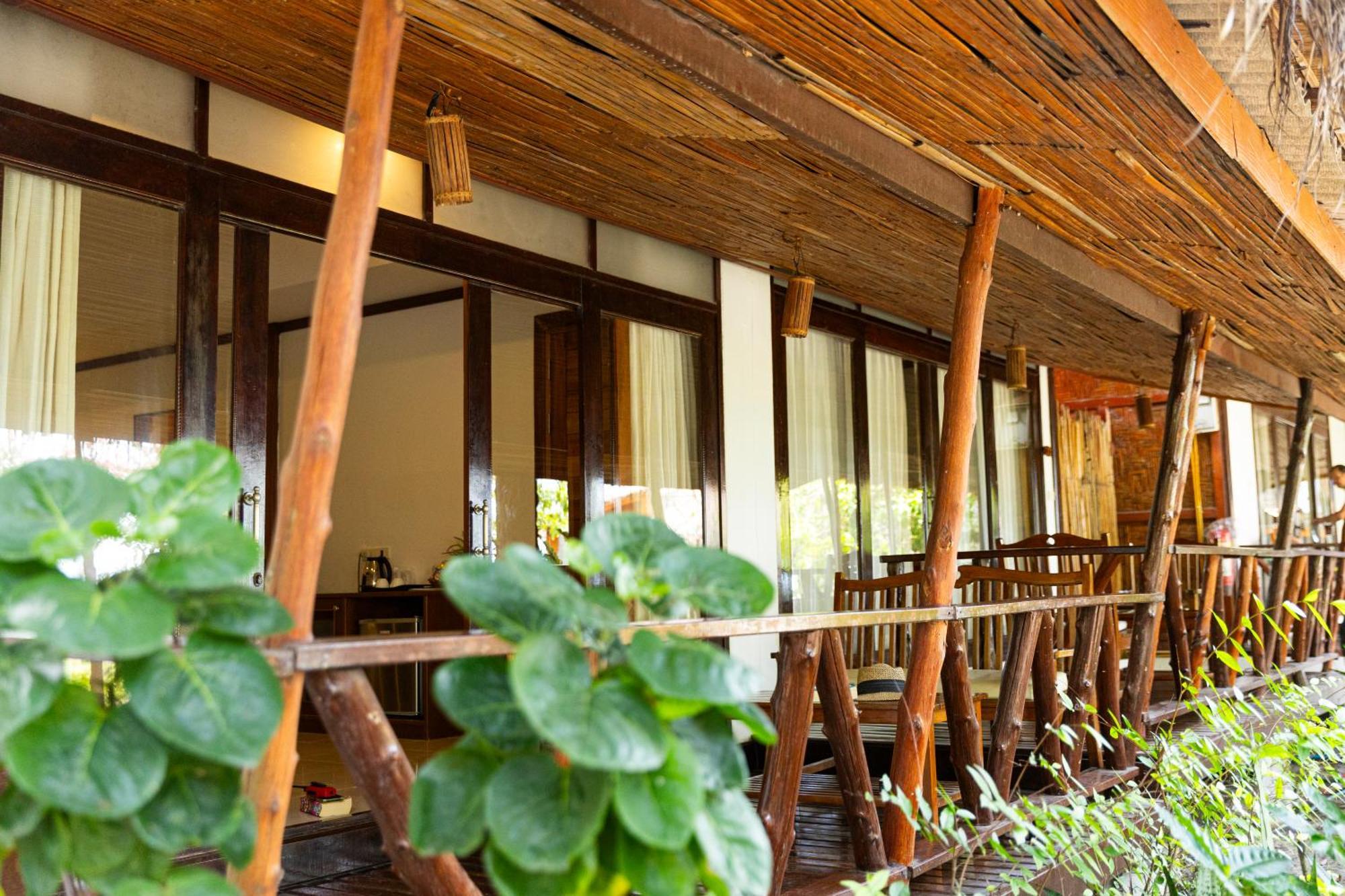 Lipa Lodge Beach Resort Lipa Noi Buitenkant foto