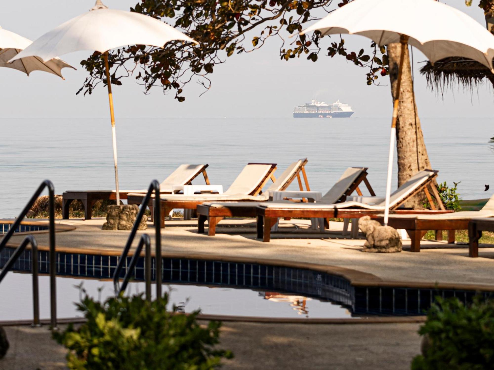 Lipa Lodge Beach Resort Lipa Noi Buitenkant foto