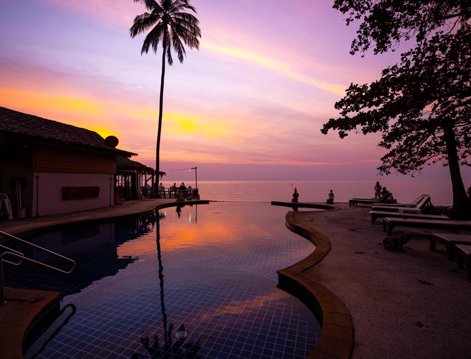 Lipa Lodge Beach Resort Lipa Noi Buitenkant foto